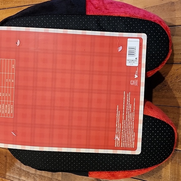 Disney Retro 100 Men's Mickey Mouse Slippers - Picture 7 of 9